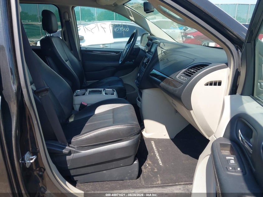 2016 Chrysler Town & country VIN 2C4RC1BG3GR289728 IAAI salvage auction — NORMAL WEAR, Clear (Indiana), sold $1,875 on 2026-09-10 (photo 5)