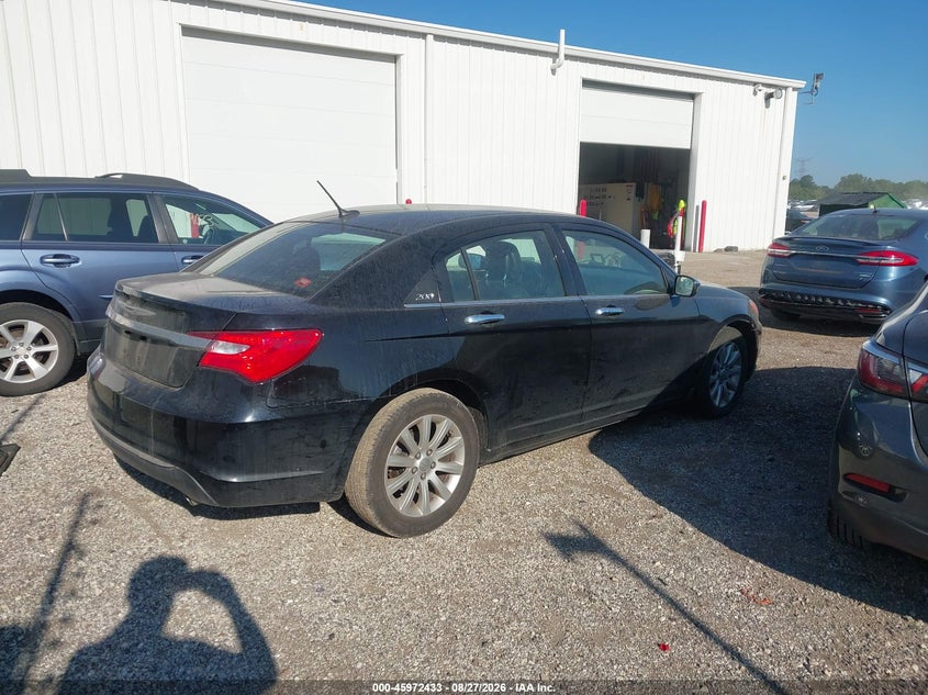 2014 Chrysler 200 VIN 1C3CCBCG4EN198184 IAAI salvage auction — NORMAL WEAR, Clear (Illinois), sold $725 on 2026-09-06 (photo 4)