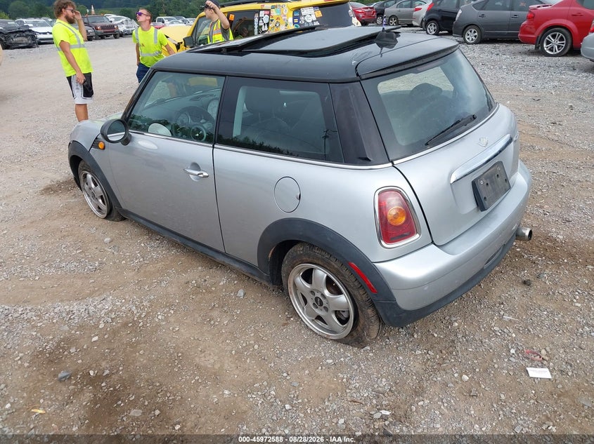 2008 Mini Cooper VIN WMWMF335X8TT59212 IAAI salvage auction — RIGHT SIDE, Salvage (Pennsylvania), sold $975 on 2026-09-16 (photo 3)
