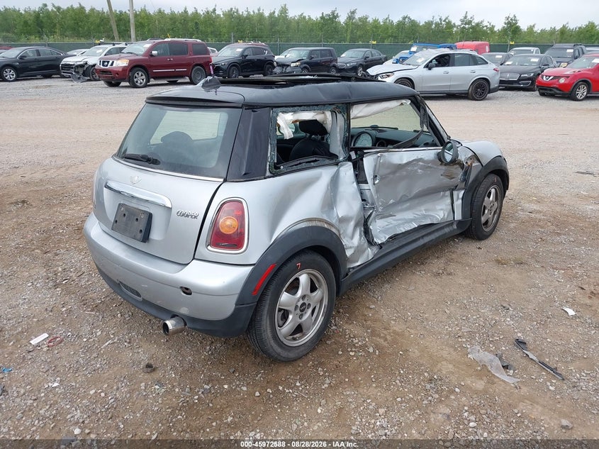 2008 Mini Cooper VIN WMWMF335X8TT59212 IAAI salvage auction — RIGHT SIDE, Salvage (Pennsylvania), sold $975 on 2026-09-16 (photo 4)