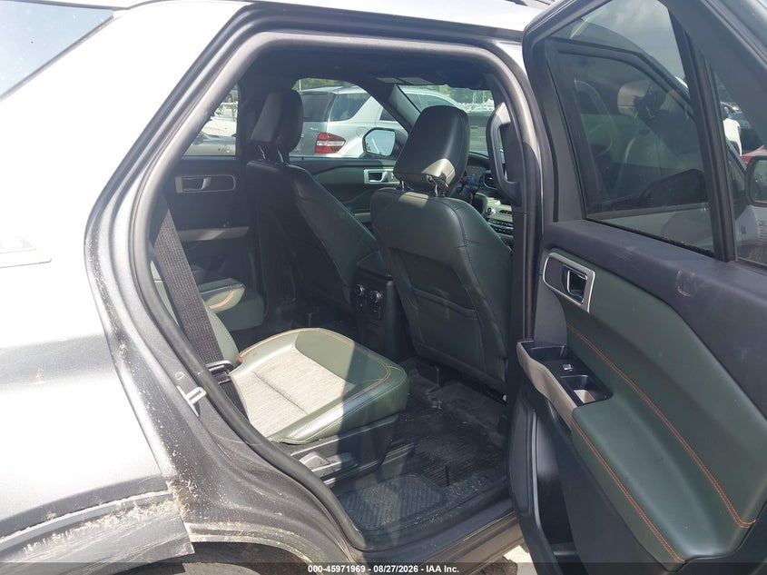 2022 Ford Explorer VIN 1FMSK8JH1NGC35863 IAAI salvage auction — FRONT & REAR, Salvage (North Carolina), sold $7,100 on 2026-10-05 (photo 8)