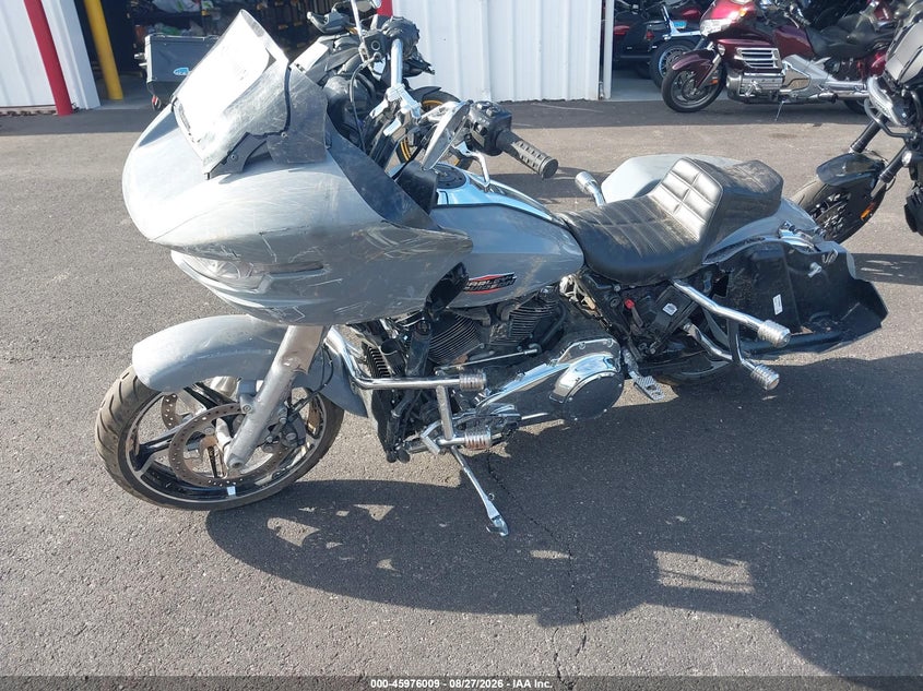 2026 Harley-davidson Road glide VIN 1HD1KH729TB620146 IAAI salvage auction — SIDE, Wait Title, sold $7,300 on 2026-10-05 (photo 2)