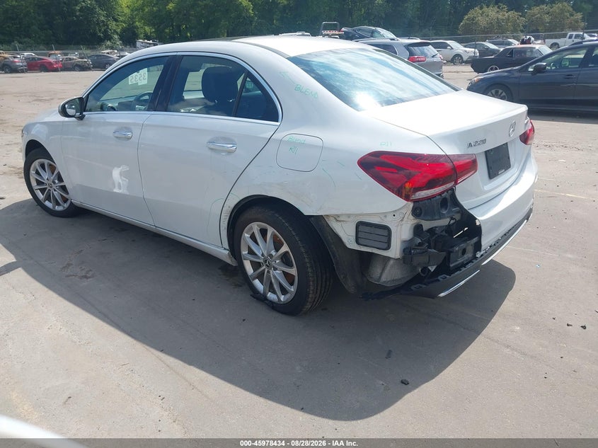 2019 Mercedes-benz A-klasse VIN WDD3G4FB2KW020975 IAAI salvage auction — REAR END, Wait Title, sold $7,300 on 2026-09-04 (photo 3)