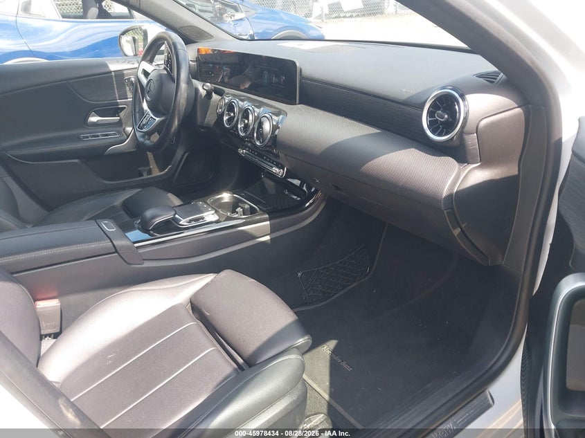 2019 Mercedes-benz A-klasse VIN WDD3G4FB2KW020975 IAAI salvage auction — REAR END, Wait Title, sold $7,300 on 2026-09-04 (photo 5)