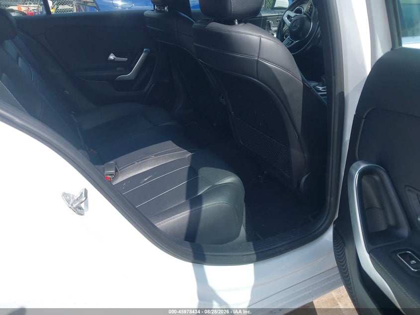 2019 Mercedes-benz A-klasse VIN WDD3G4FB2KW020975 IAAI salvage auction — REAR END, Wait Title, sold $7,300 on 2026-09-04 (photo 8)