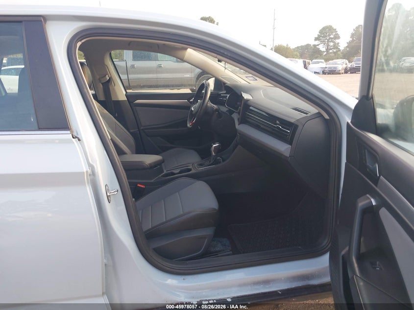 2025 Volkswagen Jetta VIN 3VW7X7BU0SM079198 IAAI salvage auction — LEFT FRONT, Original (Texas), sold $7,275 on 2026-09-03 (photo 5)