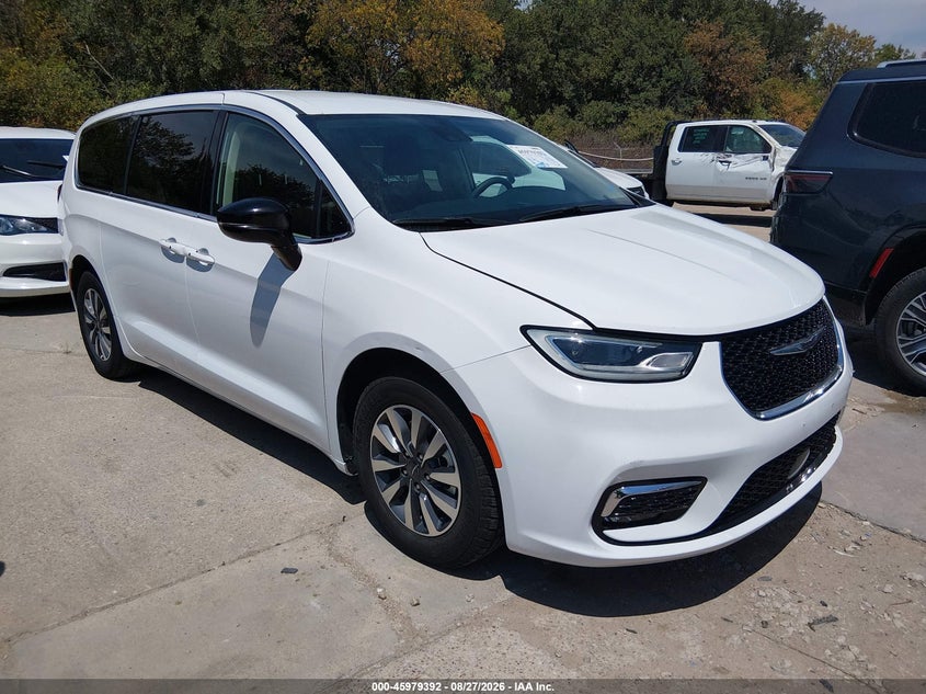 2024 Chrysler Pacifica VIN 2C4RC1S75RR153796 — IAAI salvage auction photo