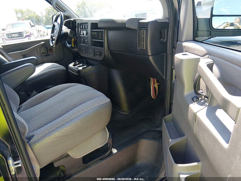2017 Chevrolet Express 3500 VIN 1GAZGPFF2H1268425 IAAI salvage auction — NORMAL WEAR, Sf97 (Indiana), sold $17,250 on 2026-10-06 (photo 5)
