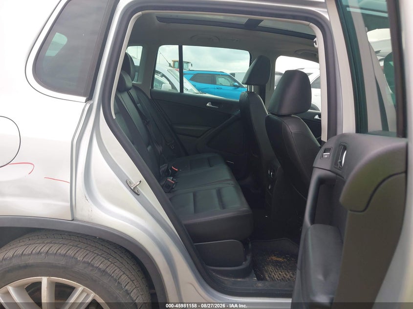 2014 Volkswagen Tiguan VIN WVGAV3AX4EW622202 IAAI salvage auction — WATER/FLOOD, Salvage Title, sold $600 on 2026-10-07 (photo 8)