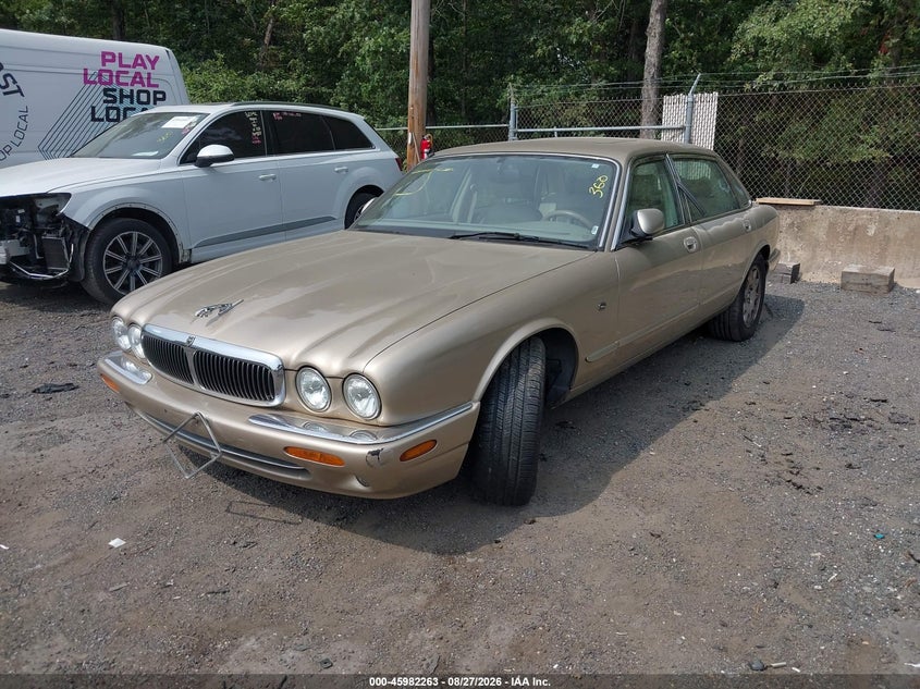 1998 Jaguar Xj VIN SAJHX6243WC833723 IAAI salvage auction — NORMAL WEAR, Clear, sold $1,300 on 2026-09-09 (photo 2)