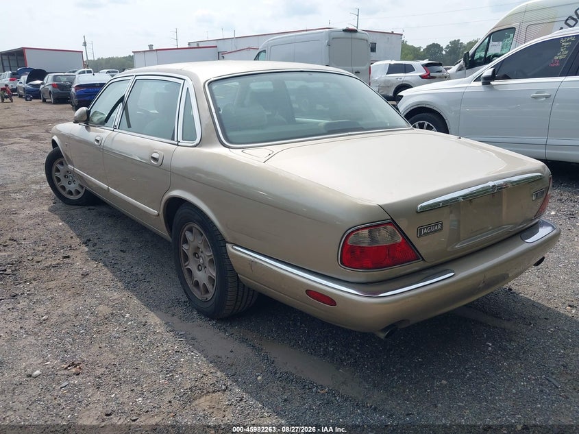 1998 Jaguar Xj VIN SAJHX6243WC833723 IAAI salvage auction — NORMAL WEAR, Clear, sold $1,300 on 2026-09-09 (photo 3)