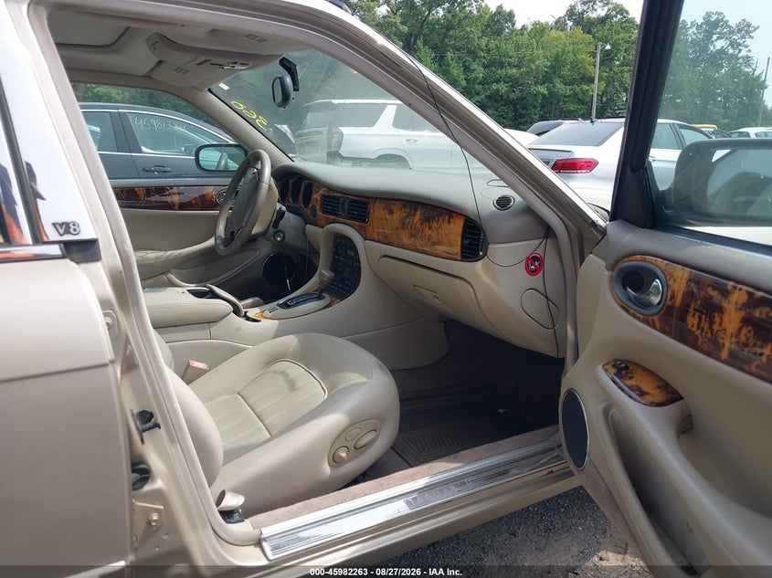 1998 Jaguar Xj VIN SAJHX6243WC833723 IAAI salvage auction — NORMAL WEAR, Clear, sold $1,300 on 2026-09-09 (photo 5)