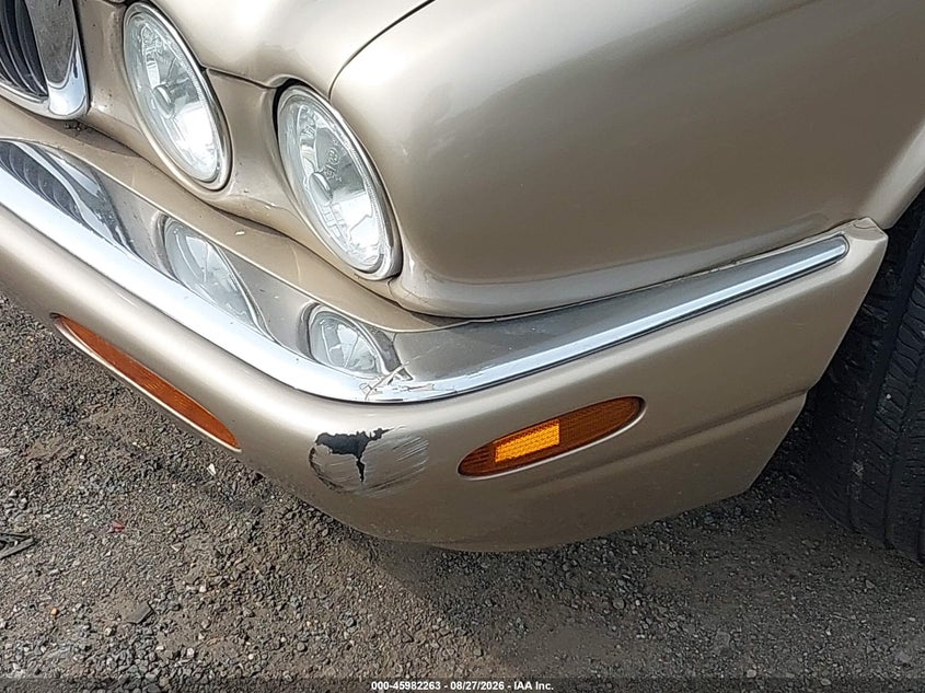 1998 Jaguar Xj VIN SAJHX6243WC833723 IAAI salvage auction — NORMAL WEAR, Clear, sold $1,300 on 2026-09-09 (photo 6)
