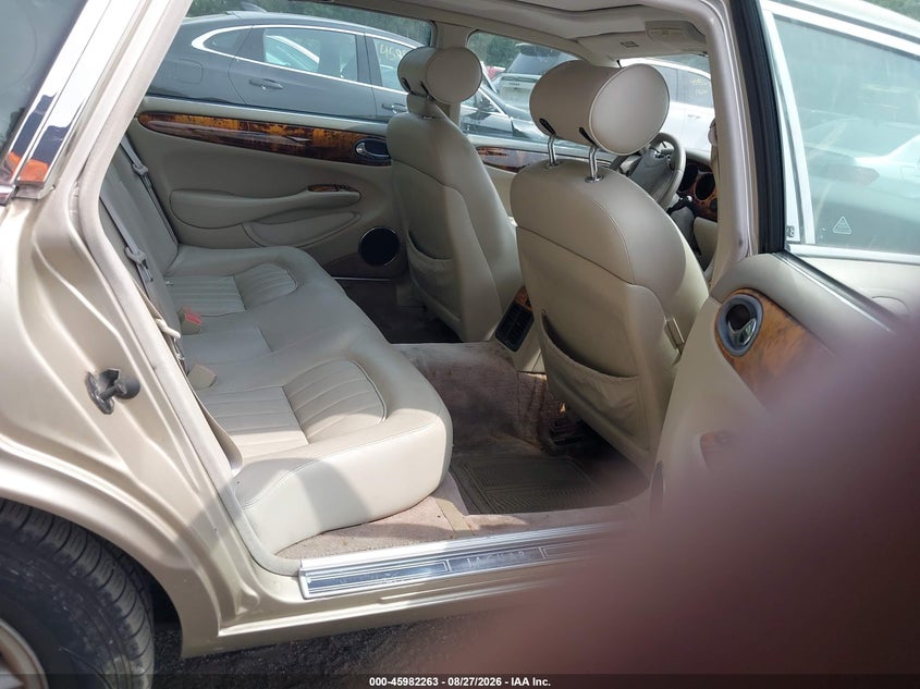 1998 Jaguar Xj VIN SAJHX6243WC833723 IAAI salvage auction — NORMAL WEAR, Clear, sold $1,300 on 2026-09-09 (photo 8)
