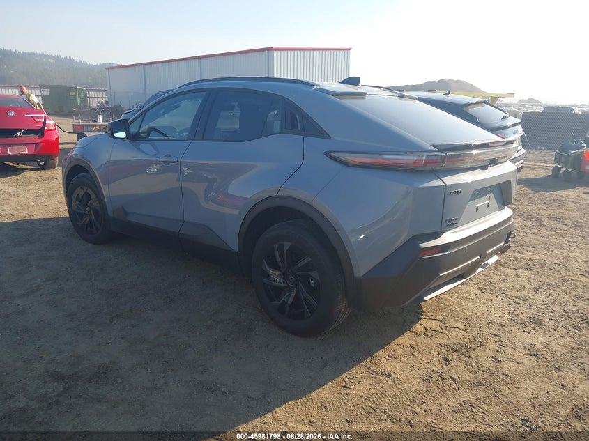 2026 Toyota C-hr VIN JTMAAAAD5TJ012961 IAAI salvage auction — RIGHT FRONT, Wait Title, sold $13,600 on 2026-09-22 (photo 3)