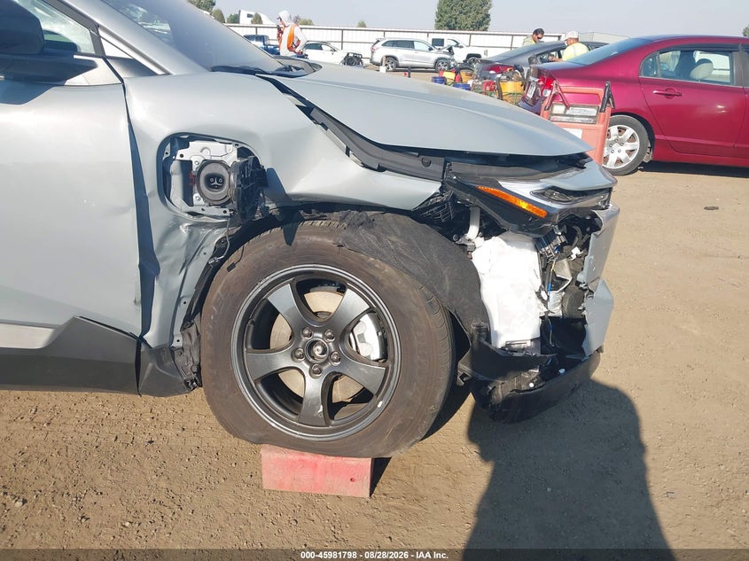 2026 Toyota C-hr VIN JTMAAAAD5TJ012961 IAAI salvage auction — RIGHT FRONT, Wait Title, sold $13,600 on 2026-09-22 (photo 6)