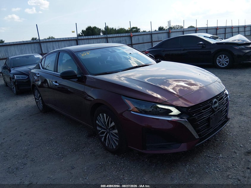 2025 Nissan Altima VIN 1N4BL4DV3SN373557 IAAI salvage auction — LEFT FRONT, Enterprise Vehicles Clear Only (Illinois), sold $14,100 on 2026-09-02 (photo 1)