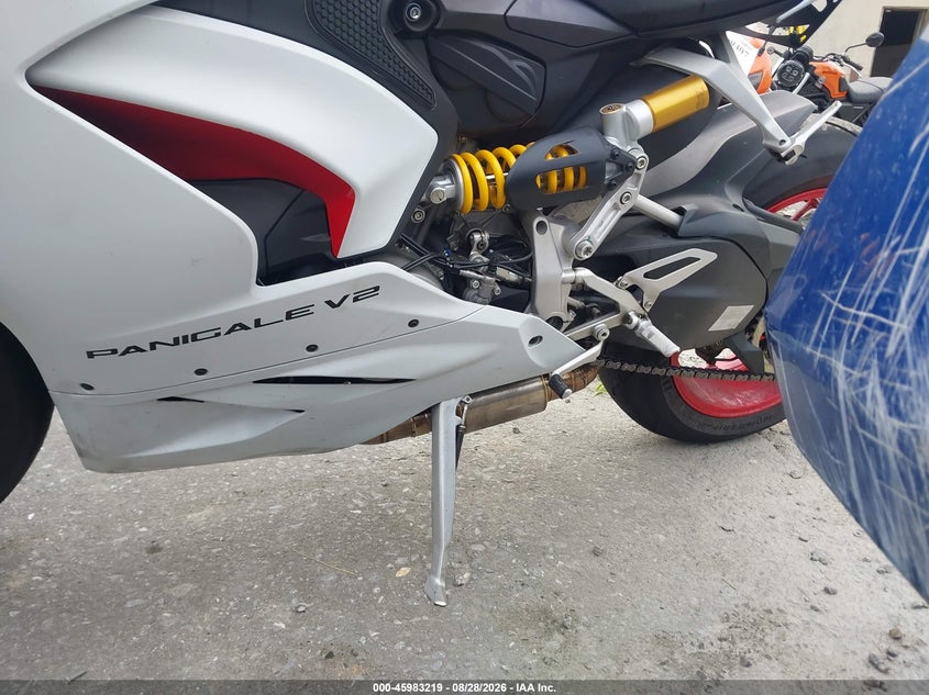 2023 Ducati Panigale VIN ZDMHAATW7PB010873 IAAI salvage auction — FRONT END, Wait Title, sold $7,150 on 2026-10-13 (photo 9)