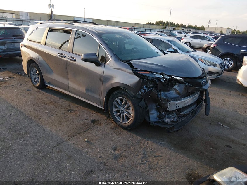 2024 Toyota Sienna VIN 5TDKRKEC0RS221167 — IAAI salvage auction photo