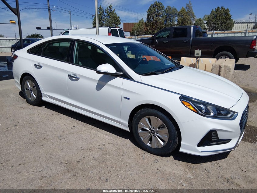 2018 Hyundai Sonata hybrid VIN KMHE24L3XJA082873 — IAAI salvage auction photo