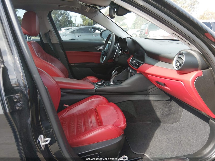 2017 Alfa romeo Giulia VIN ZARFAECN3H7556839 IAAI salvage auction — NORMAL WEAR, Clear-Dealer Only (Texas), sold $6,050 on 2026-09-03 (photo 5)