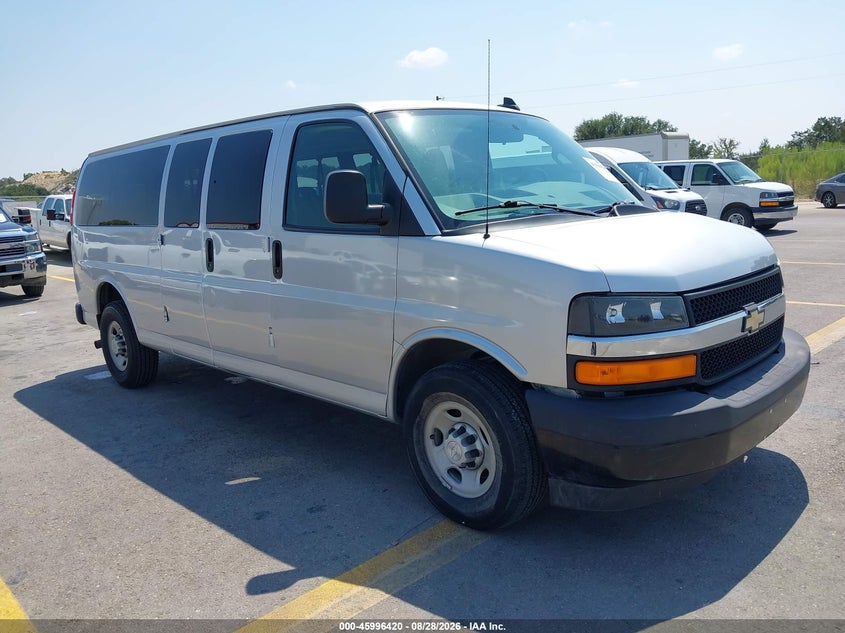 2019 Chevrolet Express 3500 VIN 1GAZGNFG1K1332989 — IAAI salvage auction photo