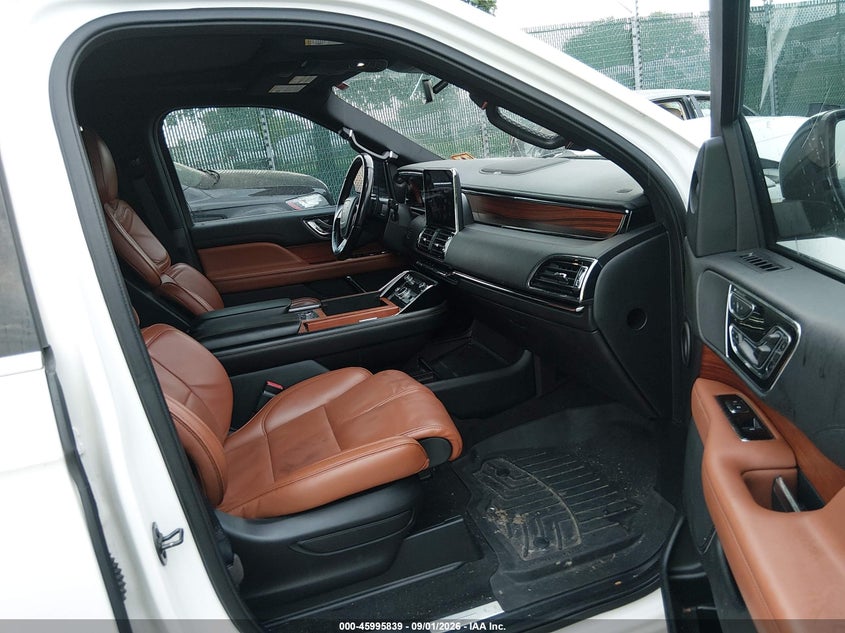 2019 Lincoln Navigator VIN 5LMJJ2LT1KEL08389 IAAI salvage auction — FRONT END, Salvage Title, sold $9,575 on 2026-09-25 (photo 5)