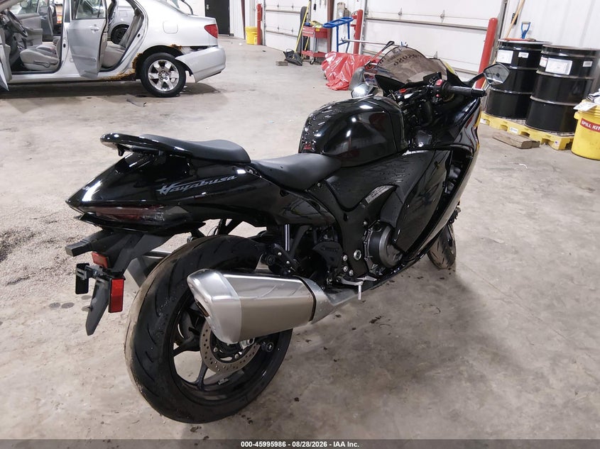 2025 Suzuki Gsx VIN JS1EJ11B0S7100516 IAAI salvage auction — LEFT SIDE, Salvage (Iowa), sold $7,100 on 2026-09-22 (photo 4)