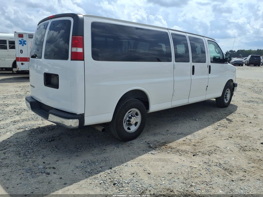 2017 Chevrolet Express 3500 VIN 1GAZGPFG3H1302414 IAAI salvage auction — NORMAL WEAR, SF97 (North Carolina), sold $23,000 on 2026-10-06 (photo 4)