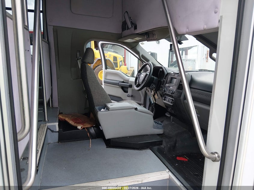 2017 Ford F-550 chassis VIN 1FDAF5GY3HEE87197 IAAI salvage auction — NORMAL WEAR, Sf97 (Washington), sold $12,100 on 2026-09-16 (photo 5)