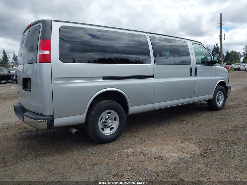 2017 Chevrolet Express 3500 VIN 1GAZGPFF1H1293459 IAAI salvage auction — NORMAL WEAR, Sf97 (Washington), sold $19,300 on 2026-09-10 (photo 4)