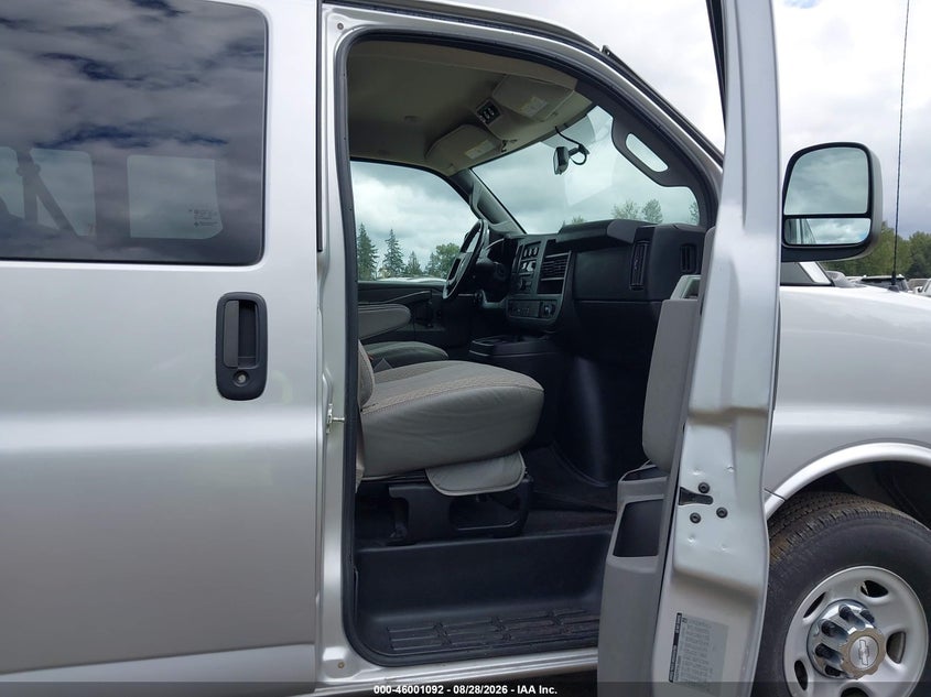 2017 Chevrolet Express 3500 VIN 1GAZGPFF1H1293459 IAAI salvage auction — NORMAL WEAR, Sf97 (Washington), sold $19,300 on 2026-09-10 (photo 5)