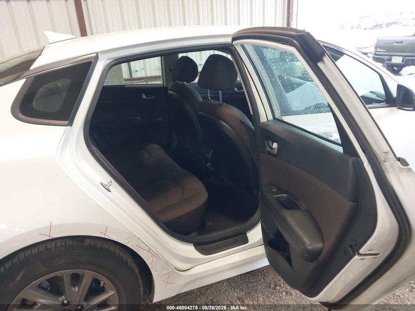 2019 Kia Optima VIN 5XXGT4L36KG325210 IAAI salvage auction — FRONT END, Salvage Title, sold $0 on 2026-10-04 (photo 8)