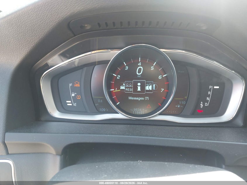 2015 Volvo V60 VIN YV140MEB7F1207680 IAAI salvage auction — NORMAL WEAR, Clear (Missouri), sold $1,800 on 2026-09-19 (photo 7)