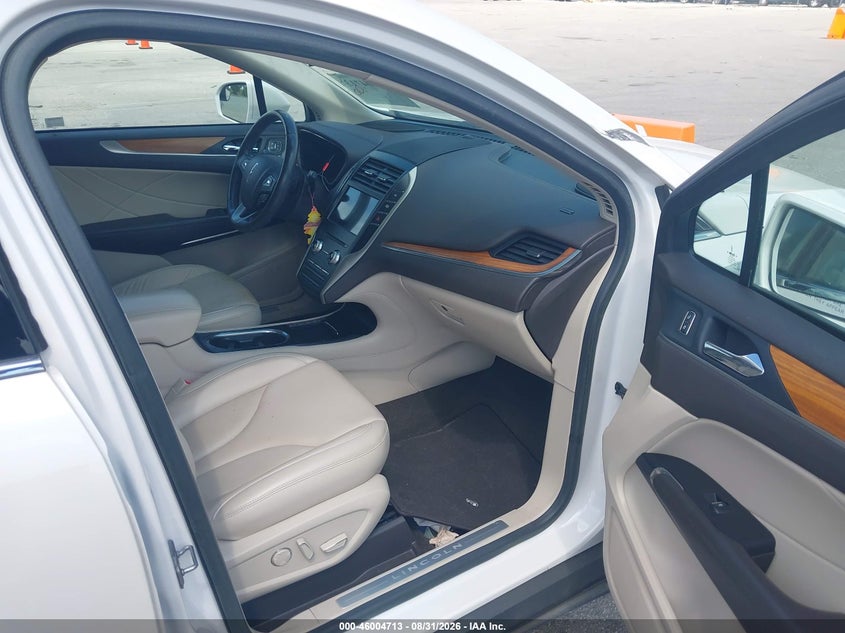 2019 Lincoln Mkc VIN 5LMCJ2C95KUL30155 IAAI salvage auction — SIDE, Wait Title, sold $5,700 on 2026-09-27 (photo 5)