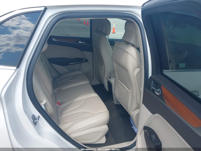 2019 Lincoln Mkc VIN 5LMCJ2C95KUL30155 IAAI salvage auction — SIDE, Wait Title, sold $5,700 on 2026-09-27 (photo 8)
