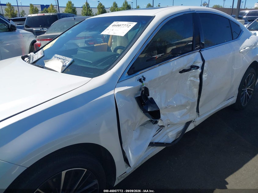 2022 Lexus ES VIN 58ADA1C17NU015091 IAAI salvage auction — SIDE, Salvage Title, sold $11,400 on 2026-09-27 (photo 6)