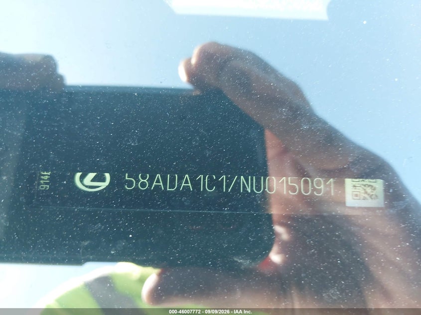 2022 Lexus ES VIN 58ADA1C17NU015091 IAAI salvage auction — SIDE, Salvage Title, sold $11,400 on 2026-09-27 (photo 9)