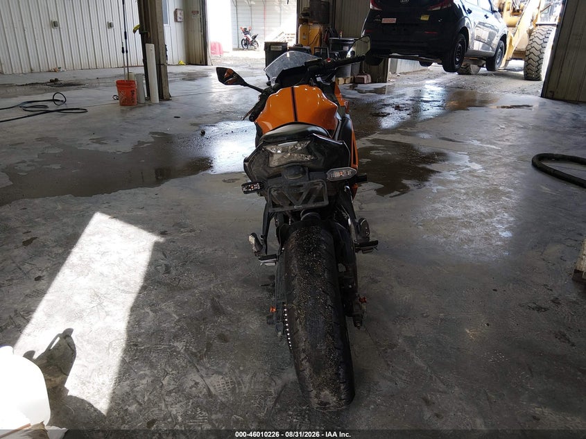 2025 Kawasaki Ninja VIN ML5EXEP10SDAE0113 IAAI salvage auction — SIDE, Salvage Title, sold $2,250 on 2026-10-09 (photo 6)