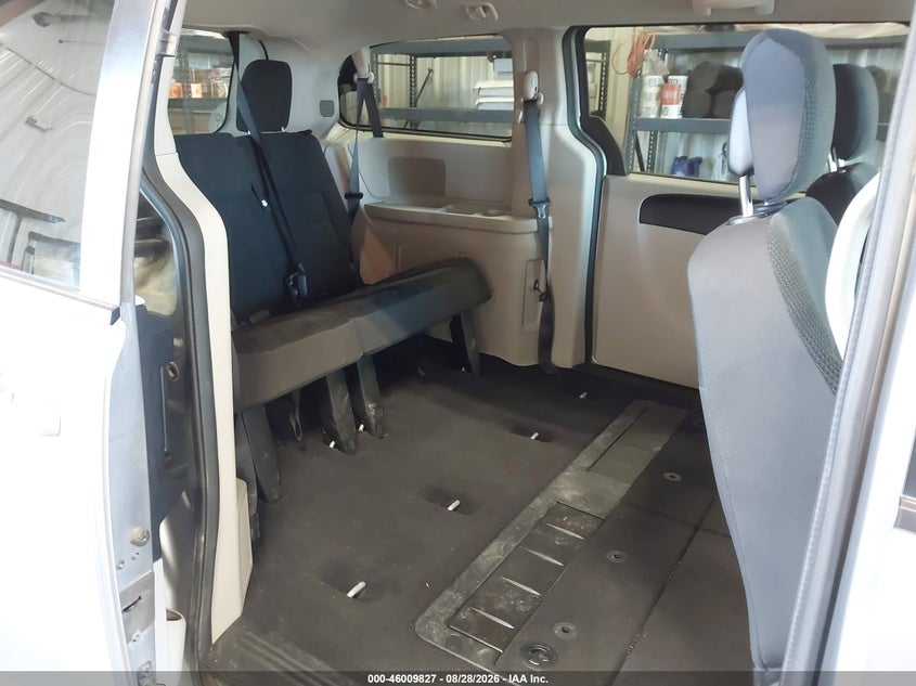 2018 Dodge Grand caravan VIN 2C4RDGBG0JR288754 IAAI salvage auction — NORMAL WEAR, Sf97 (Washington), sold $7,100 on 2026-09-10 (photo 8)