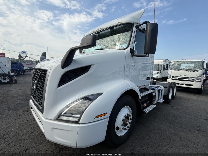 2019 Volvo Vnr64t VIN 4V4WC9EH5KN217705 IAAI salvage auction — NORMAL WEAR, Clear (New York), sold $29,950 on 2026-09-19 (photo 2)