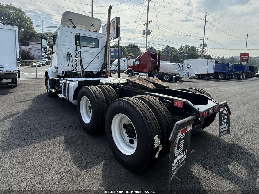 2019 Volvo Vnr64t VIN 4V4WC9EH5KN217705 IAAI salvage auction — NORMAL WEAR, Clear (New York), sold $29,950 on 2026-09-19 (photo 4)