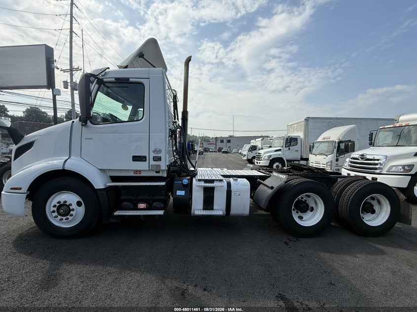 2019 Volvo Vnr64t VIN 4V4WC9EH5KN217705 IAAI salvage auction — NORMAL WEAR, Clear (New York), sold $29,950 on 2026-09-19 (photo 6)