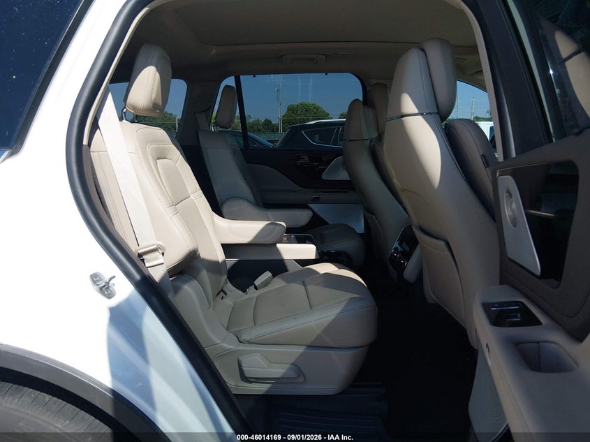 2023 Lincoln Aviator VIN 5LM5J7XC0PGL04015 IAAI salvage auction — FRONT END, Wait Title, sold $14,500 on 2026-10-03 (photo 8)