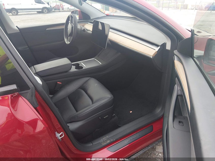 2025 Tesla Model y VIN 7SAYGDED7SA372957 IAAI salvage auction — REAR END, Wait Title, sold $3,150 on 2026-10-11 (photo 5)