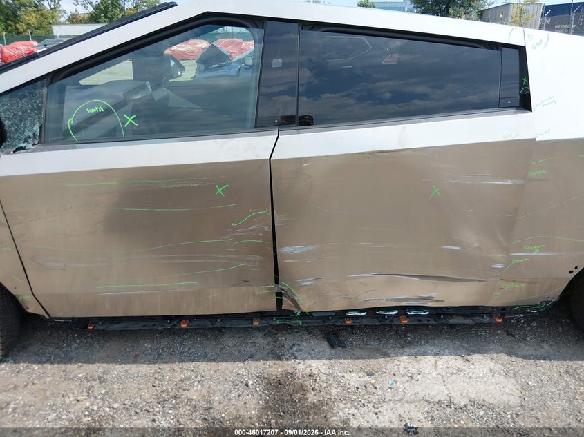 2025 Tesla Cybertruck VIN 7G2CEHED1SA074776 IAAI salvage auction — SIDE, Salvage Title, sold $29,950 on 2026-10-16 (photo 6)