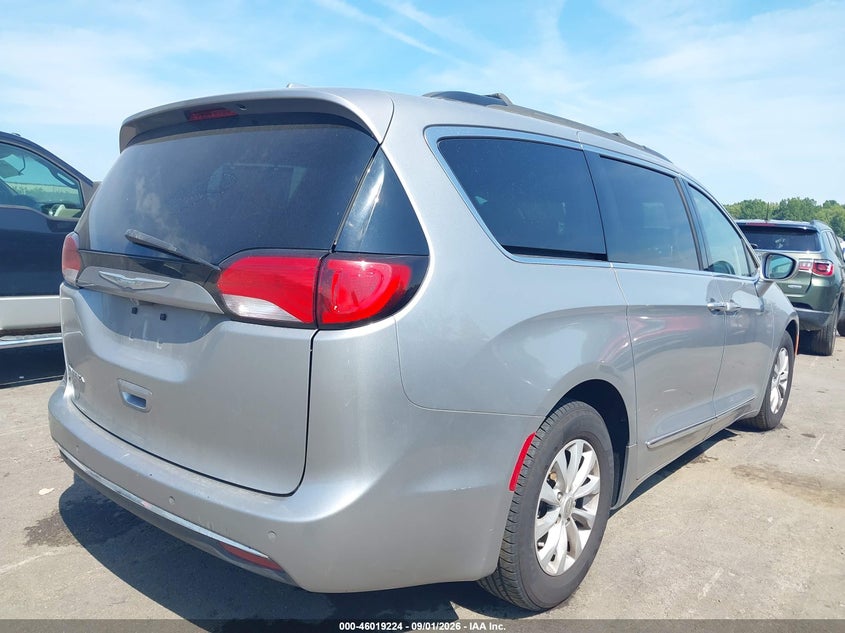 2017 Chrysler Pacifica VIN 2C4RC1BG9HR691870 IAAI salvage auction — REAR END, Wait Title, sold $2,100 on 2026-10-08 (photo 4)