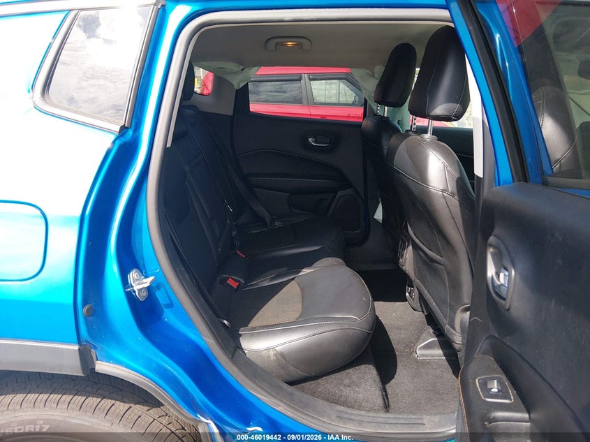 2019 Jeep Compass VIN 3C4NJDBB2KT656120 IAAI salvage auction — SIDE, Wait Title, sold $0 on 2026-10-04 (photo 8)