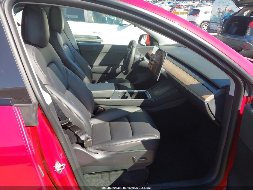 2022 Tesla Model Y VIN 7SAYGDEE8NF310032 IAAI salvage auction — REAR END, Salvage Title, sold $9,600 on 2026-09-26 (photo 5)