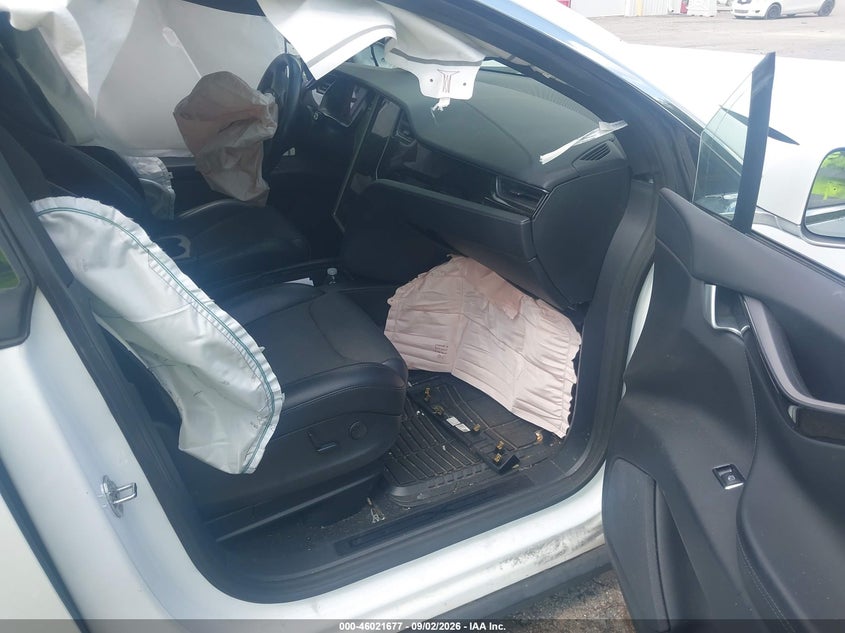 2018 Tesla Model X VIN 5YJXCBE29JF114027 IAAI salvage auction — FRONT END, Wait Title, sold $3,750 on 2026-10-08 (photo 5)